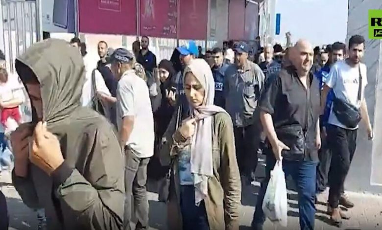 مصر تستعيد مئات المواطنين من ليبيا وتواصل البحث عن المفقودين