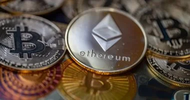 انتعاشة في سوق الكريبتو.. "بيتكوين" تحلق لأعلى مستوى في 3 أسابيع بفضل الهدنة السياسية