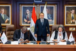 محافظ البنك المركزي يشهد توقيع مذكرة تفاهم مع مفوضية الكوميسا 
