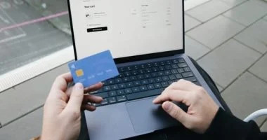 متاجر الدوبامين في كوريا الجنوبية: متعة التسوق الإلكتروني الوهمي دون إنفاق المال