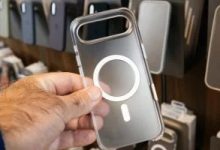 سر الخط العمودي في جرابات آيفون.. ما هي وظيفة شكل MagSafe الغريب؟