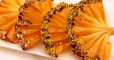 سر القرمشة.. طريقة عمل وردات الجلاش الحلو بأقل تكلفة وأسهل خطوات