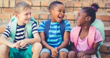 لحماية طفلك.. 6 أنواع من الأصدقاء يجب إبعادهم عنه فوراً